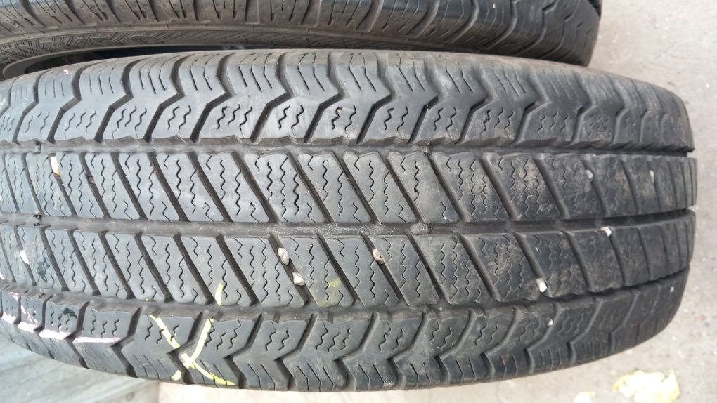 4 anvelope 195/70r15c marca Uniroyal și Barum, preț 250 lei bucata