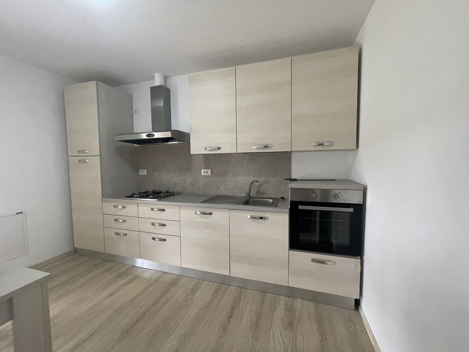 PROPRIETAR inchiriez casa