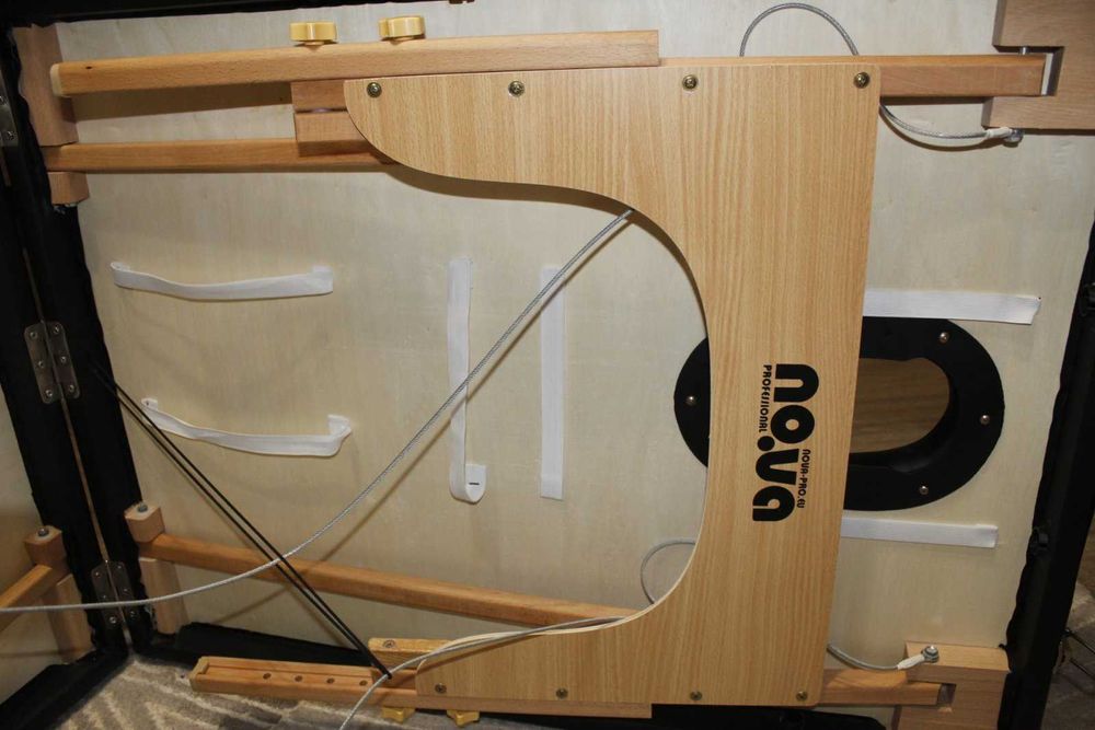 Дървена масажна кушетка нова