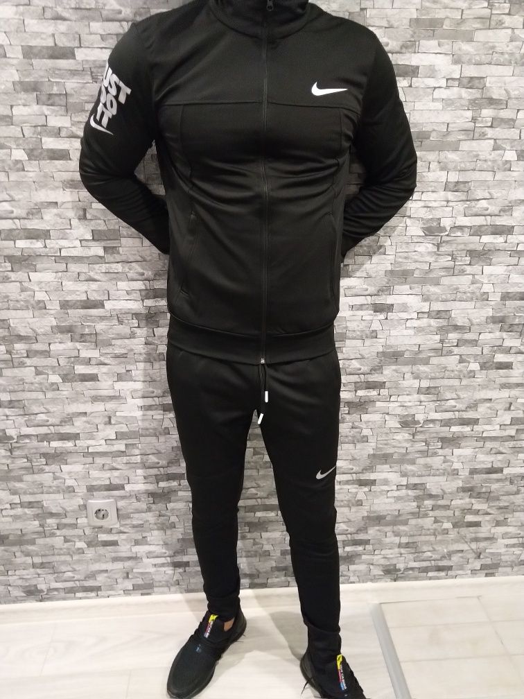 Спортен екип Nike или Under Armour