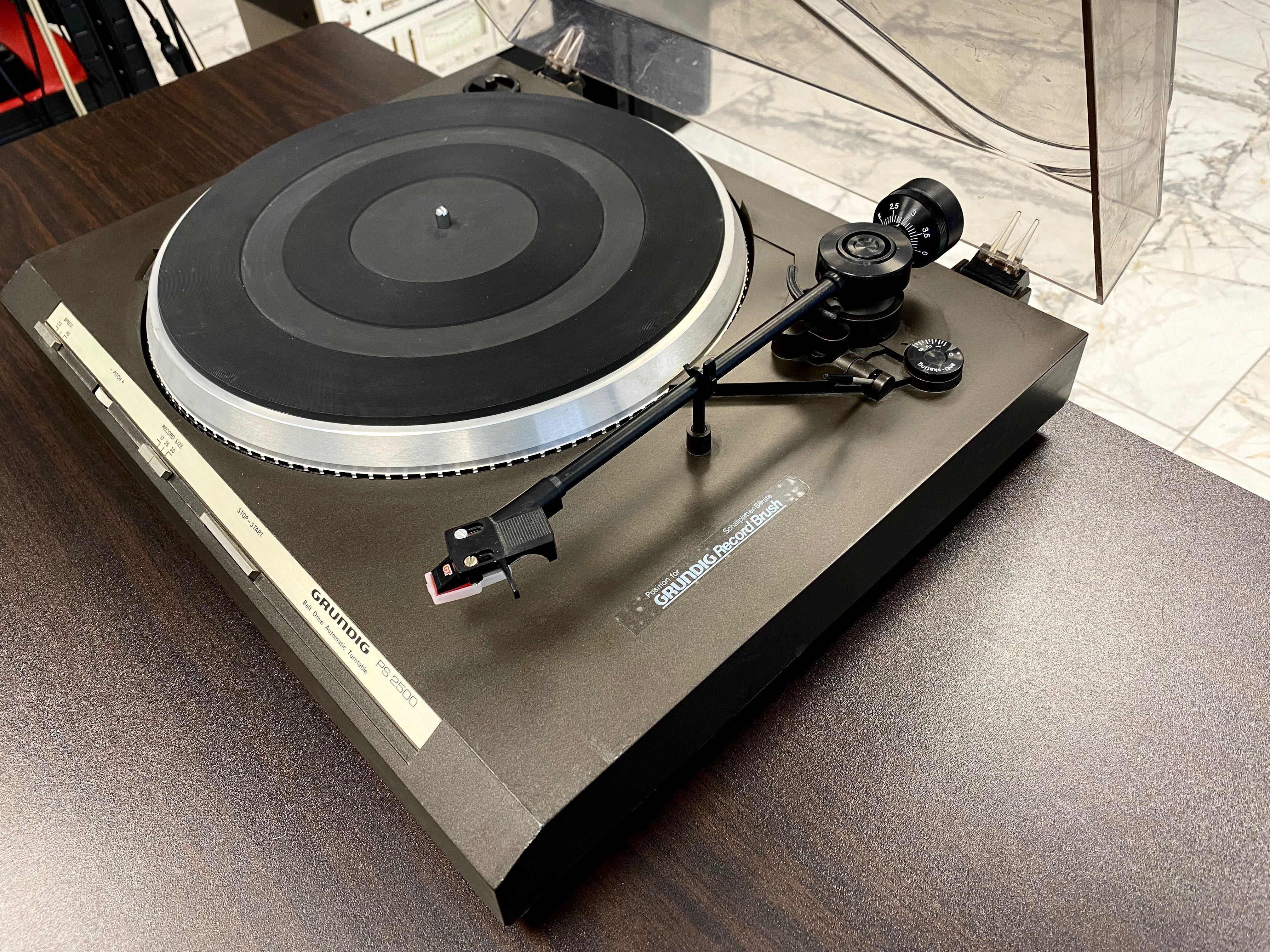 Чудесен грамофон Grundig/Technics