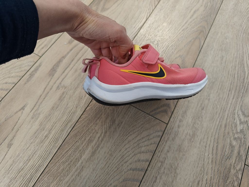Adidași fete 28 Nike