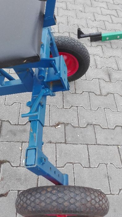 Scaun CARUCIOR plug adaptor cu manetă pt. div. accesorii la motocultor