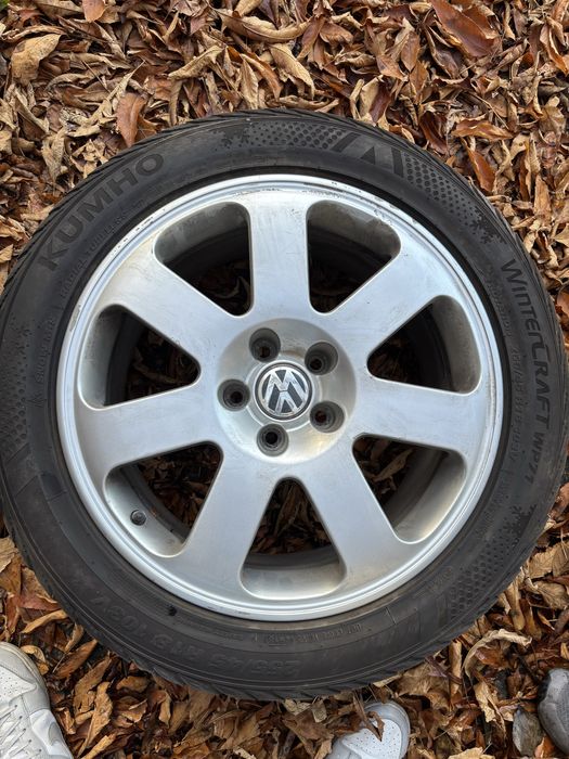 Зимни Гуми с джанти Kumho 4 броя 255/45 R18 за VW