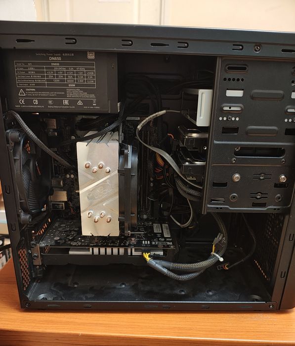 Настолен компютър с монитор