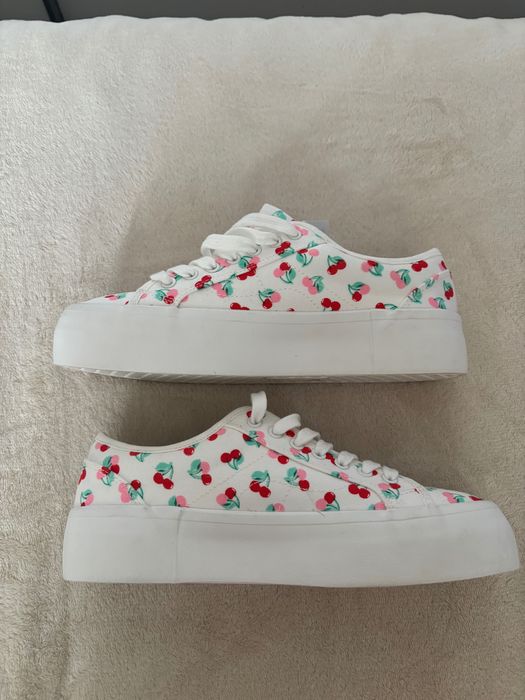 Чисто нови кецове