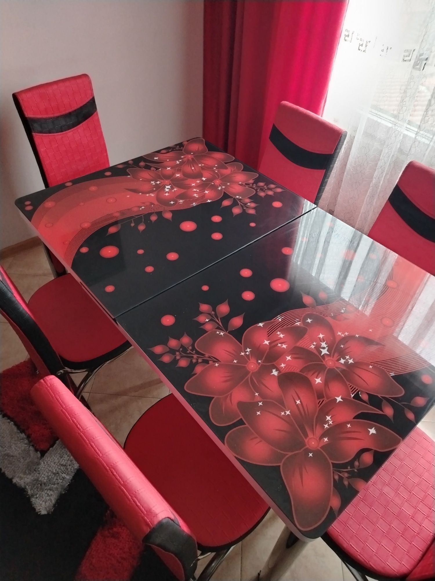 Маса със столове