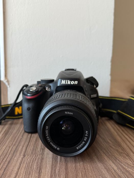 Nikon D5100 фотоапарат + обективи, аксесоари, статив