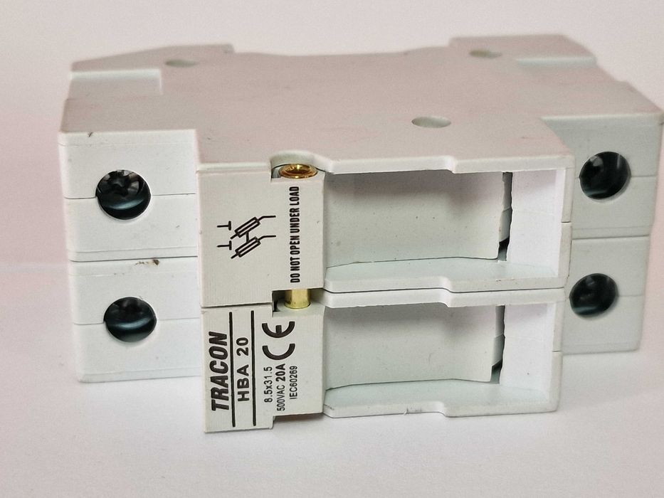 Vand protectii sigurante fuzibile pentru sisteme solare.