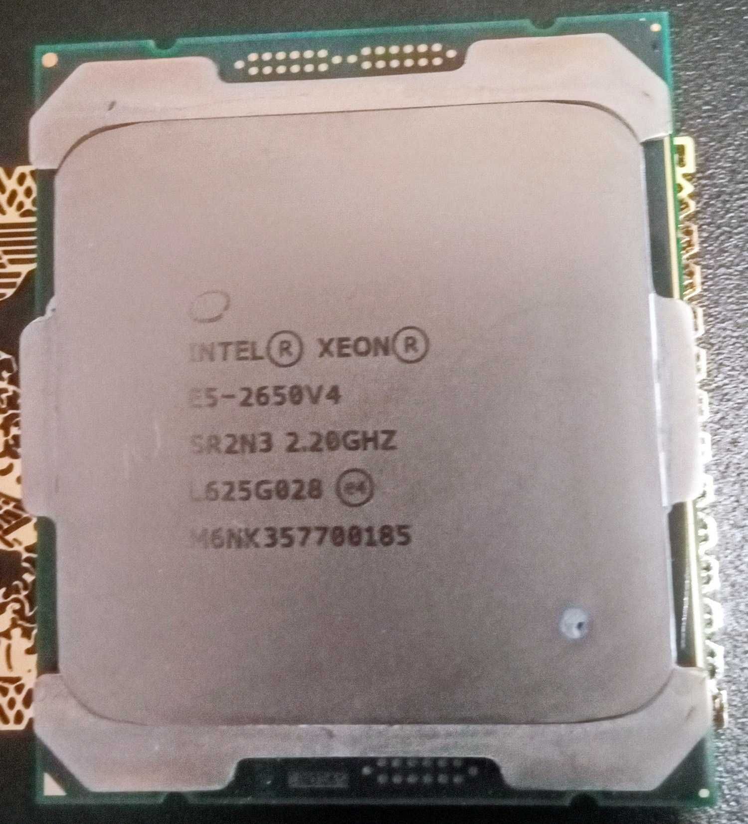 Poze reale detalii diverse CPU Intel Xeon i7 cu sau fara radiator