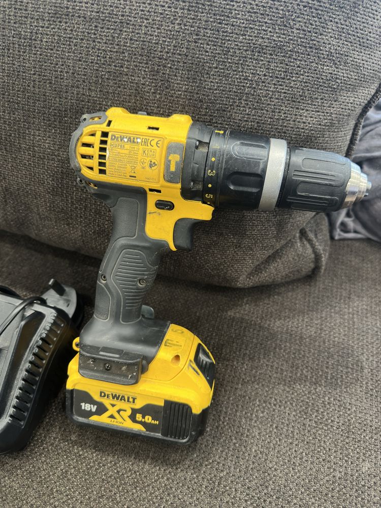 Акумулаторен ударен винтоверт DEWALT DCD785