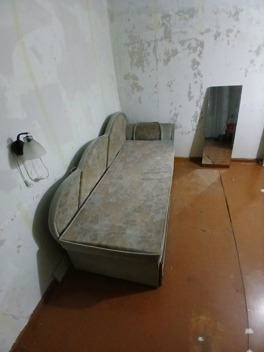 Диван б/у отдам даром
