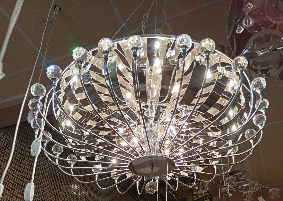 Люстра комнатная НОВАЯ