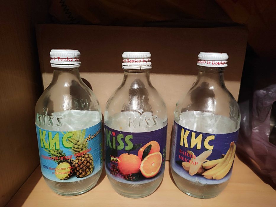 Продавам буркани и малки шишенца с капачки на винт