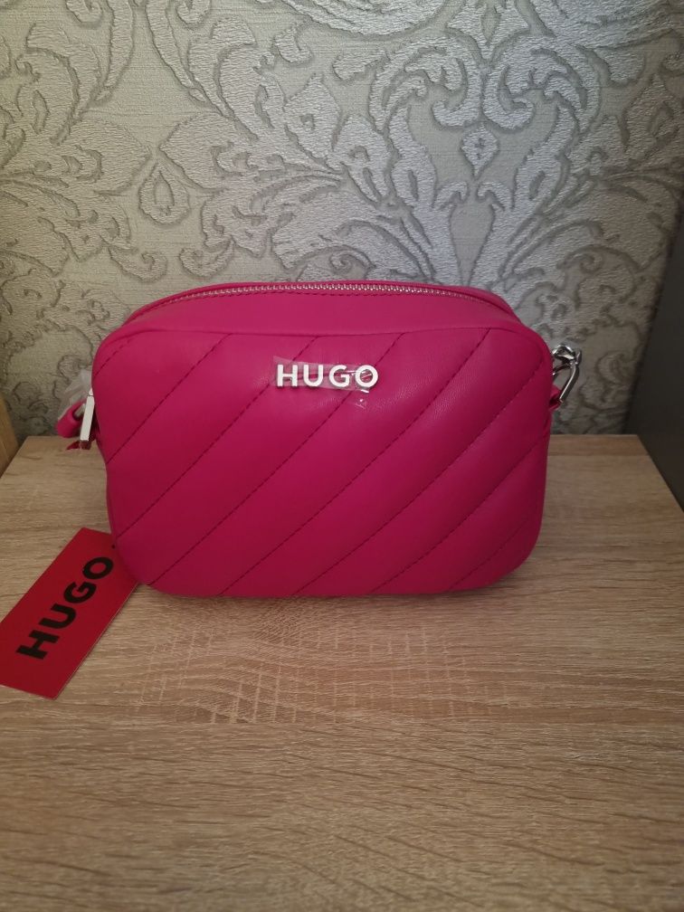 НАМАЛЕНА ЦЕНА Малка чанта Hugo