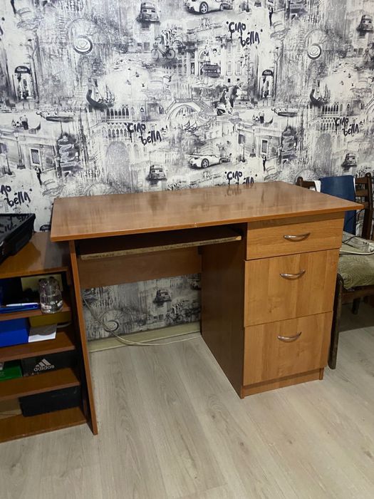 Продам стол б/у