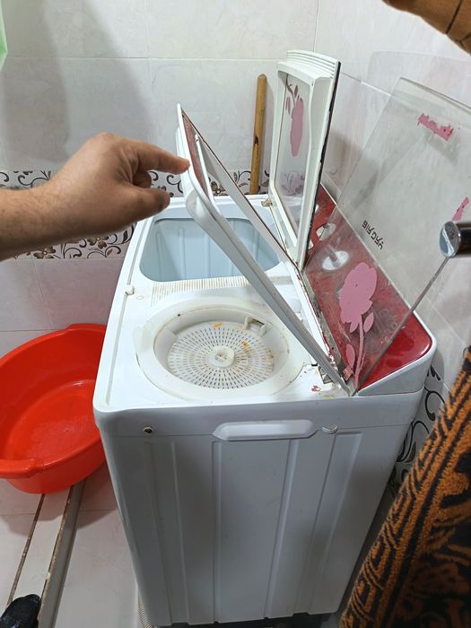 Кир мошина сотилади. Парраги олинадиган булиб колган.  Мотори ишлайди.