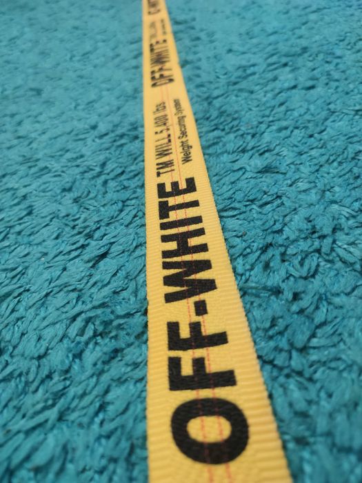 Curea Off White - Yellow Edition