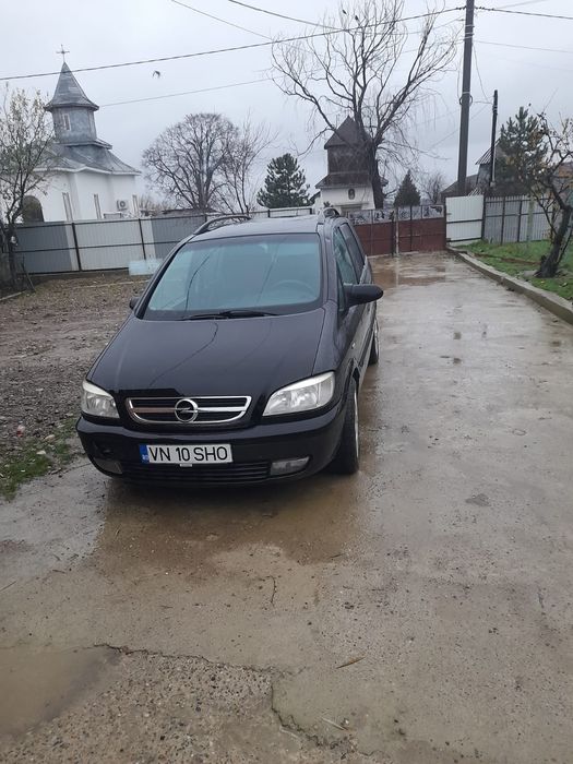 Vând Opel zafira