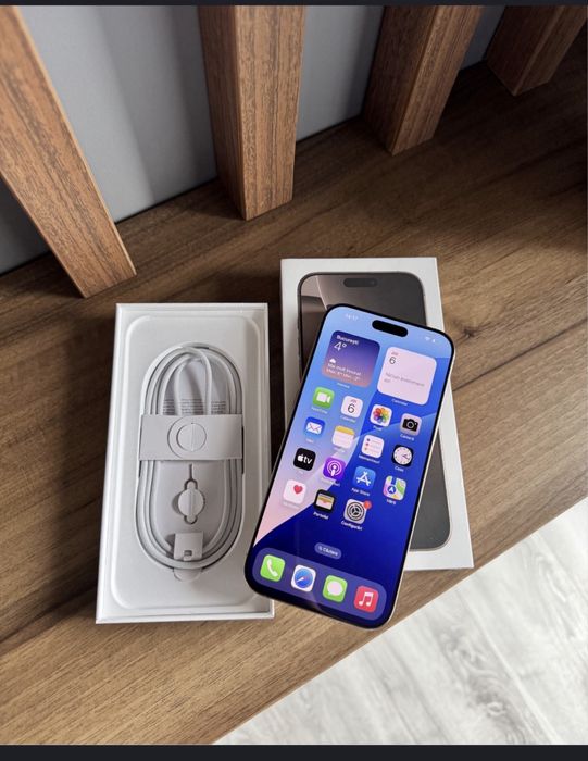 Vand/schimb iphone 16 Pro Max ca Nou baterie 100% Desert 17 s25 fold