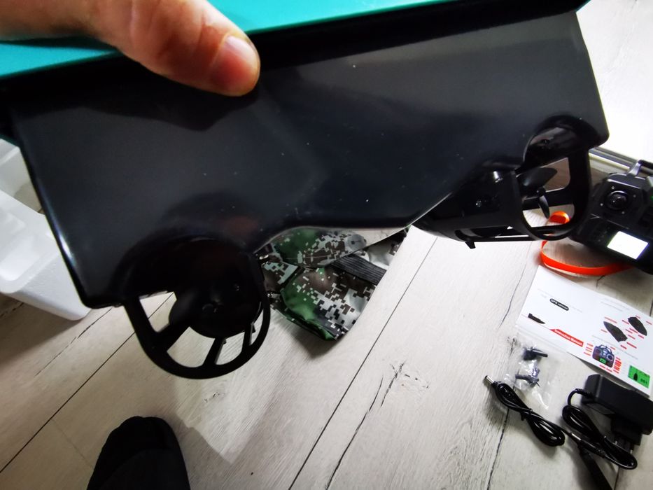 Barcuta GPS vaporaș navomodel plantat nadit pescuit 2 motoare 3 cuve!