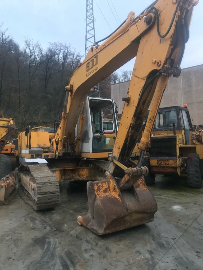 Liebherr R 900 dezmembrez