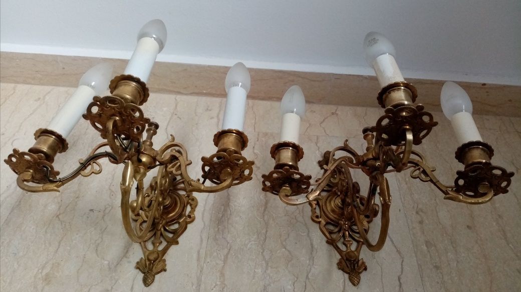 Eleganta pereche de aplice cu 3 brațe de dimensiuni impresionante din