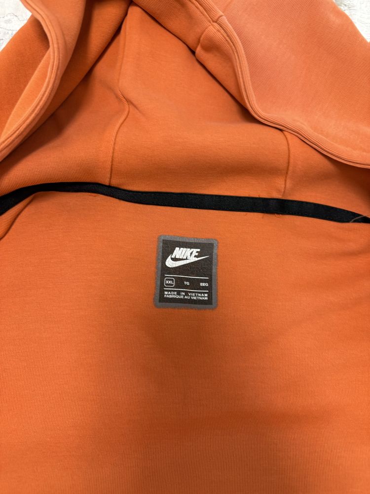 Продавам nike tech fleece