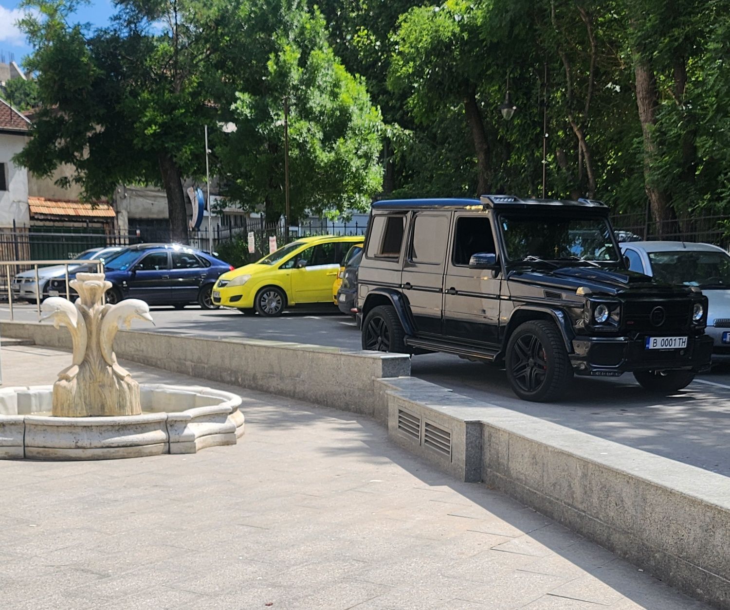 Луксозни автомобил под наем