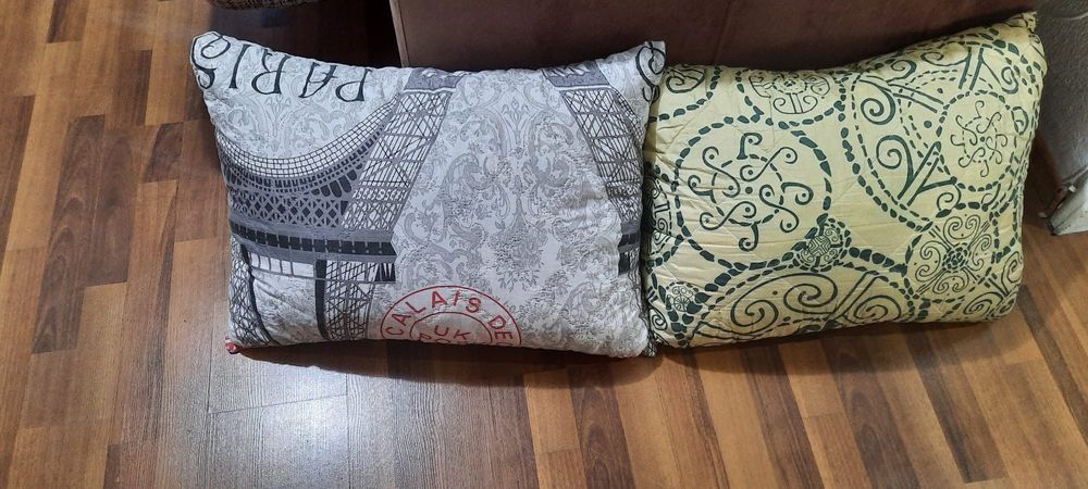 Plapumă 2 persoane folosită foarte puțin. Vine la pachet cu 2 perne d