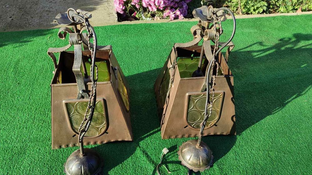 Старинни полилеи тип фенер с елементи на ковано желязо, метални капаци
