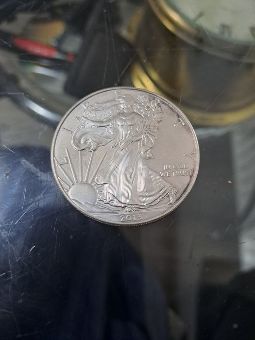 Vand moneda de argint