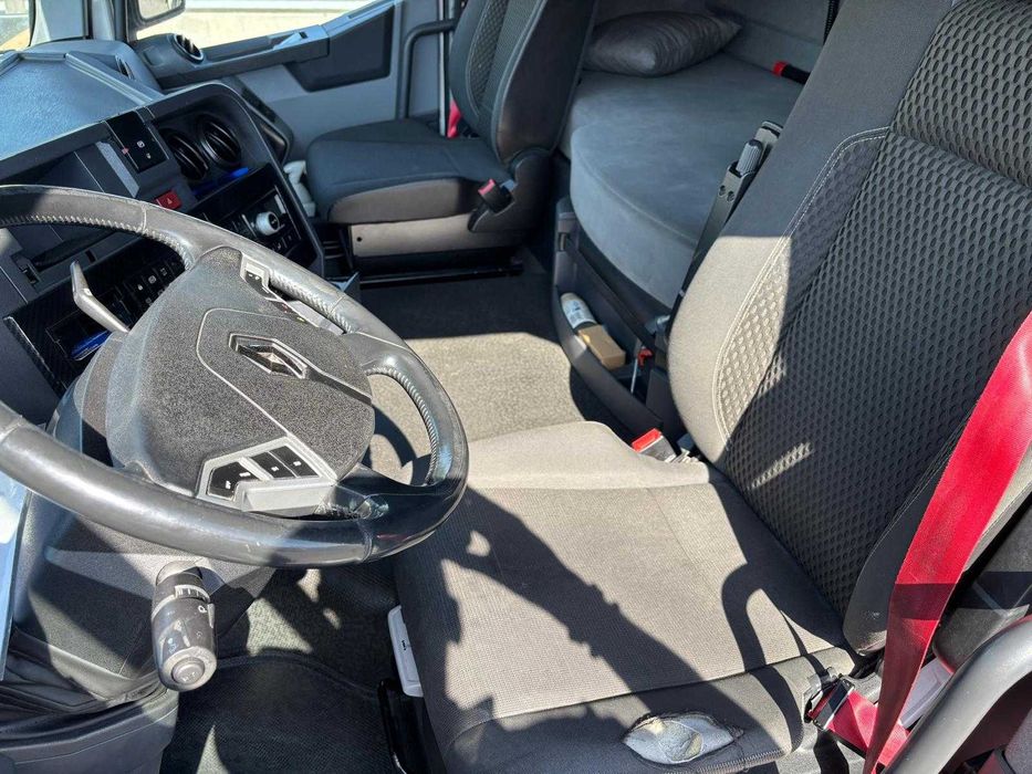 Cap tractor Renault T440 serie de sasiu 2021