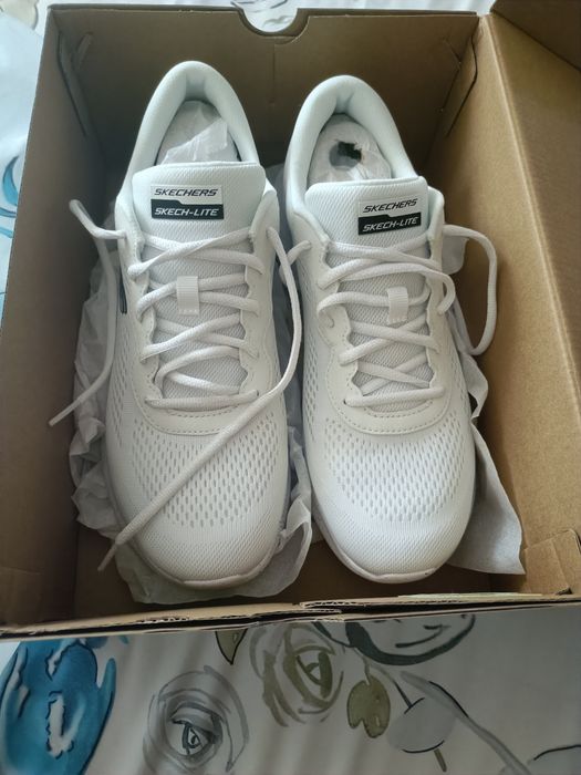 Vând adidași noi Skechers