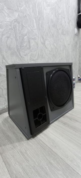 Продам сабуфер в машину