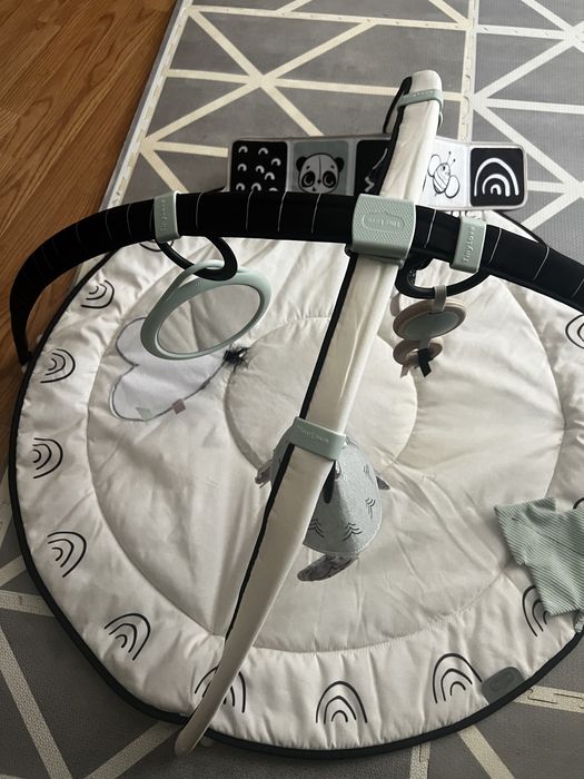 Активна гимнастика Tiny Love черно и бяло с кутия