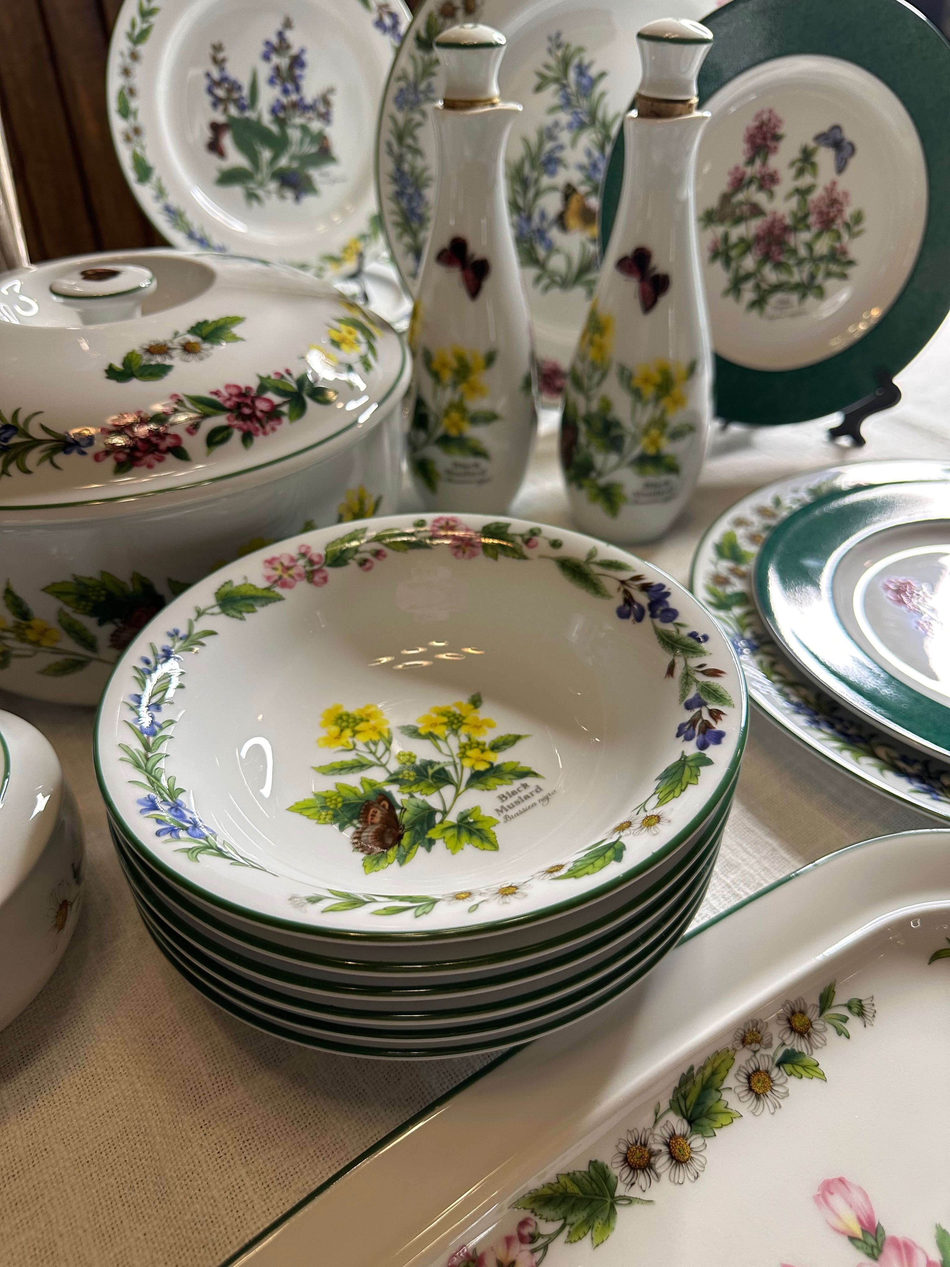 Royal Worcester Herbs- сервиз за хранене за 6-10 човека Като Нов