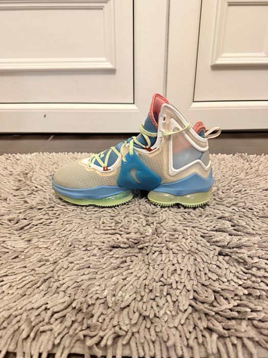 Lebron 19 Blue Lime Glow