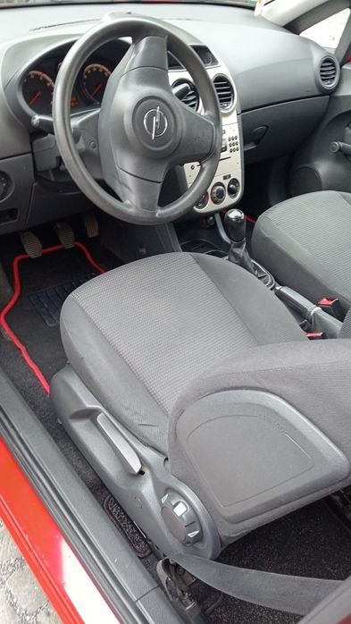 Vând Opel CORSA an ,2008