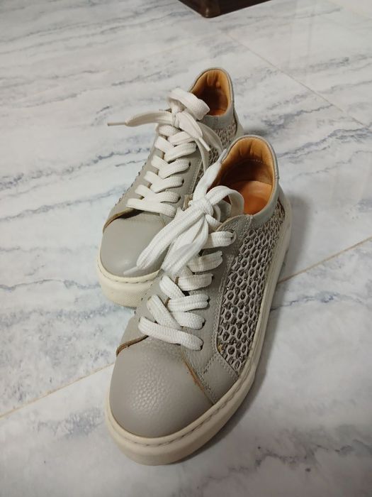 Кроссовки женские