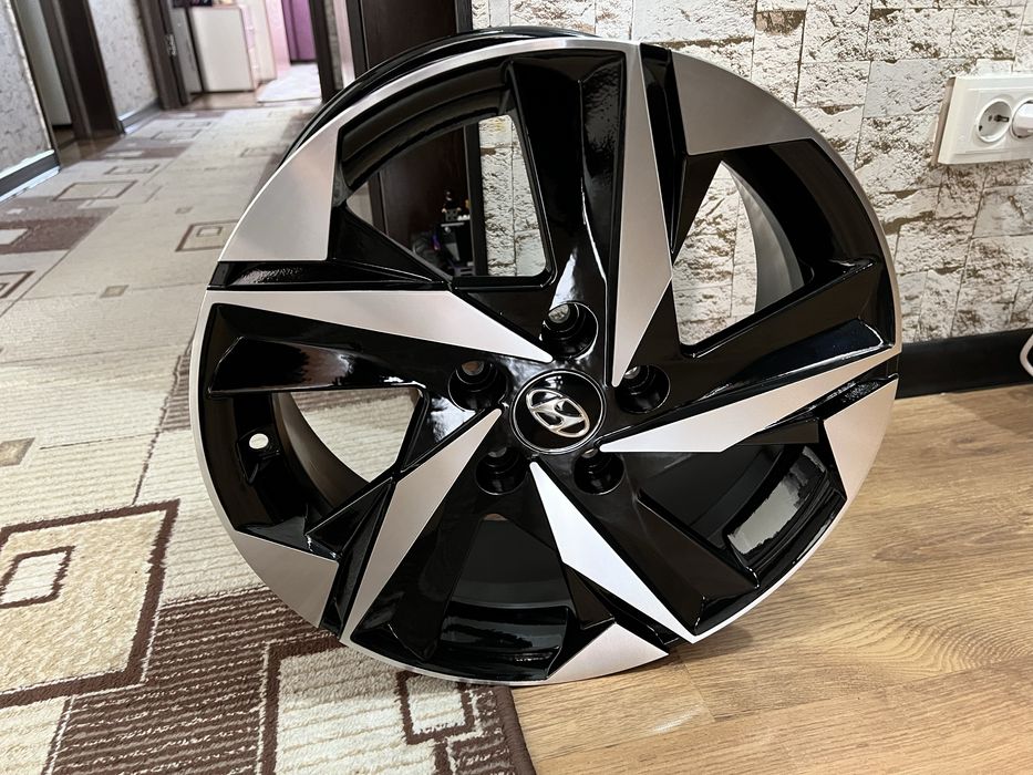Диски Hyundai, цвет серебристый, черный. 6.5x16/5x114.3 D67.1 ET46