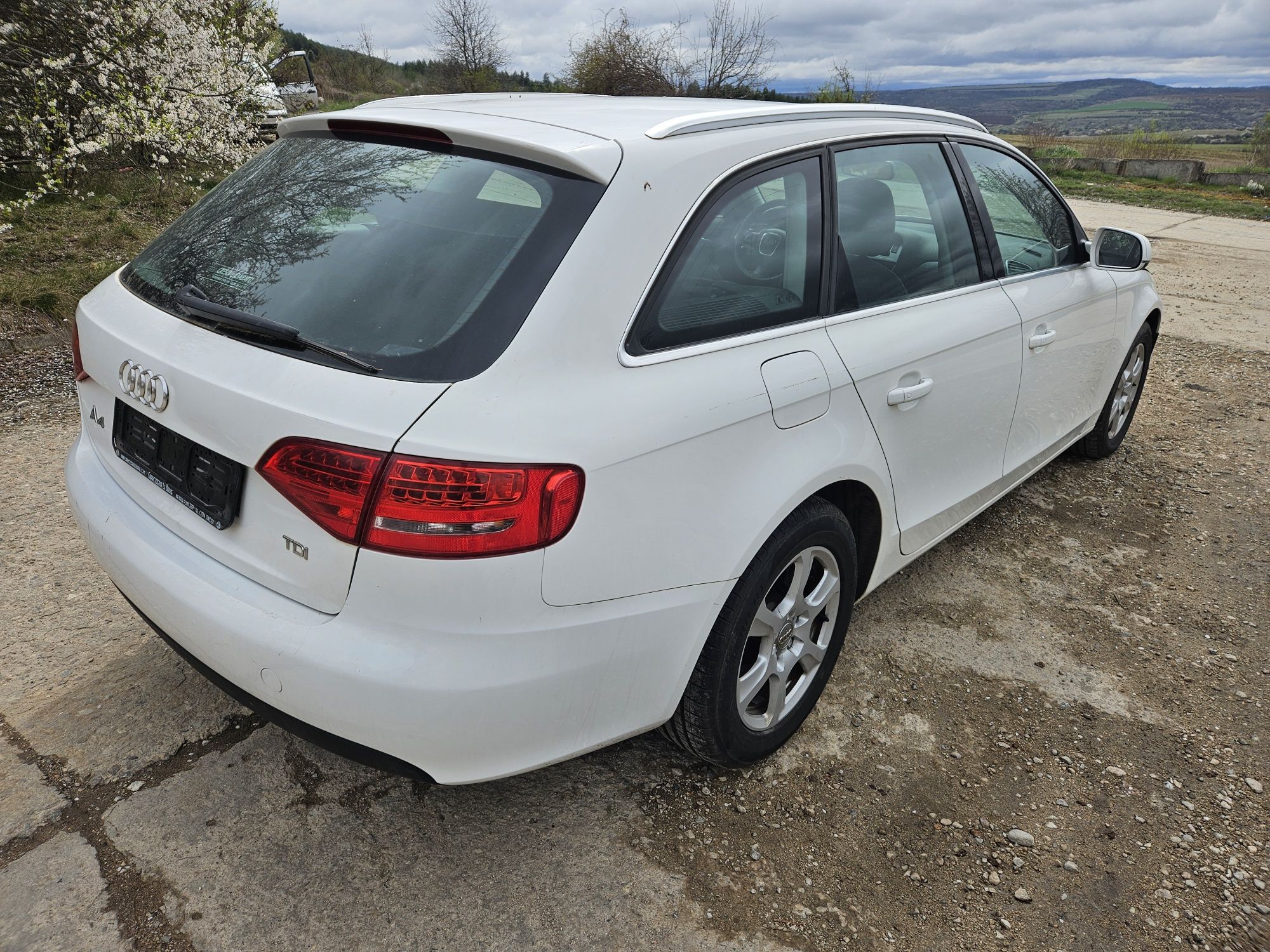 A4 b8 2.0dizel 143ks 2010god
