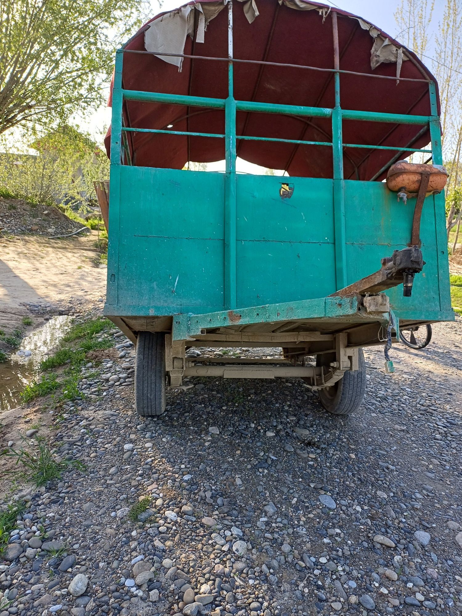 Прицеп сотилади мустахкам