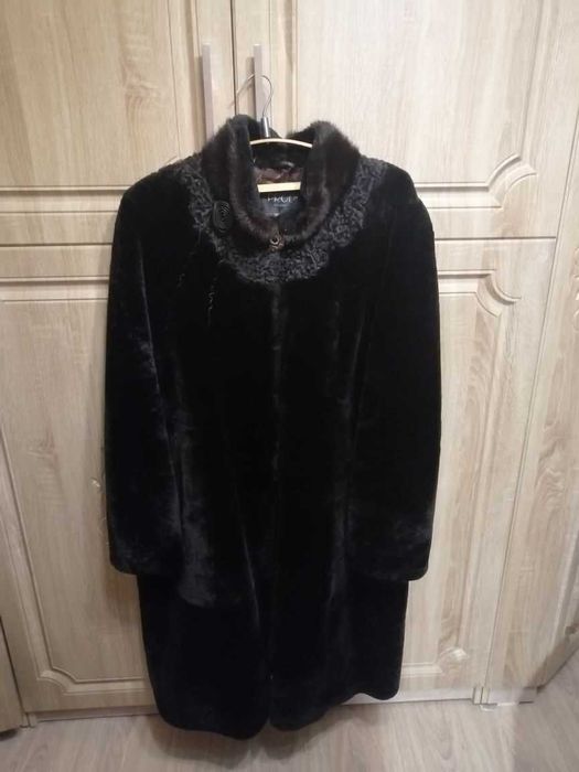 Продаю,женскую шубу