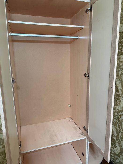 Шкаф  сотилади..