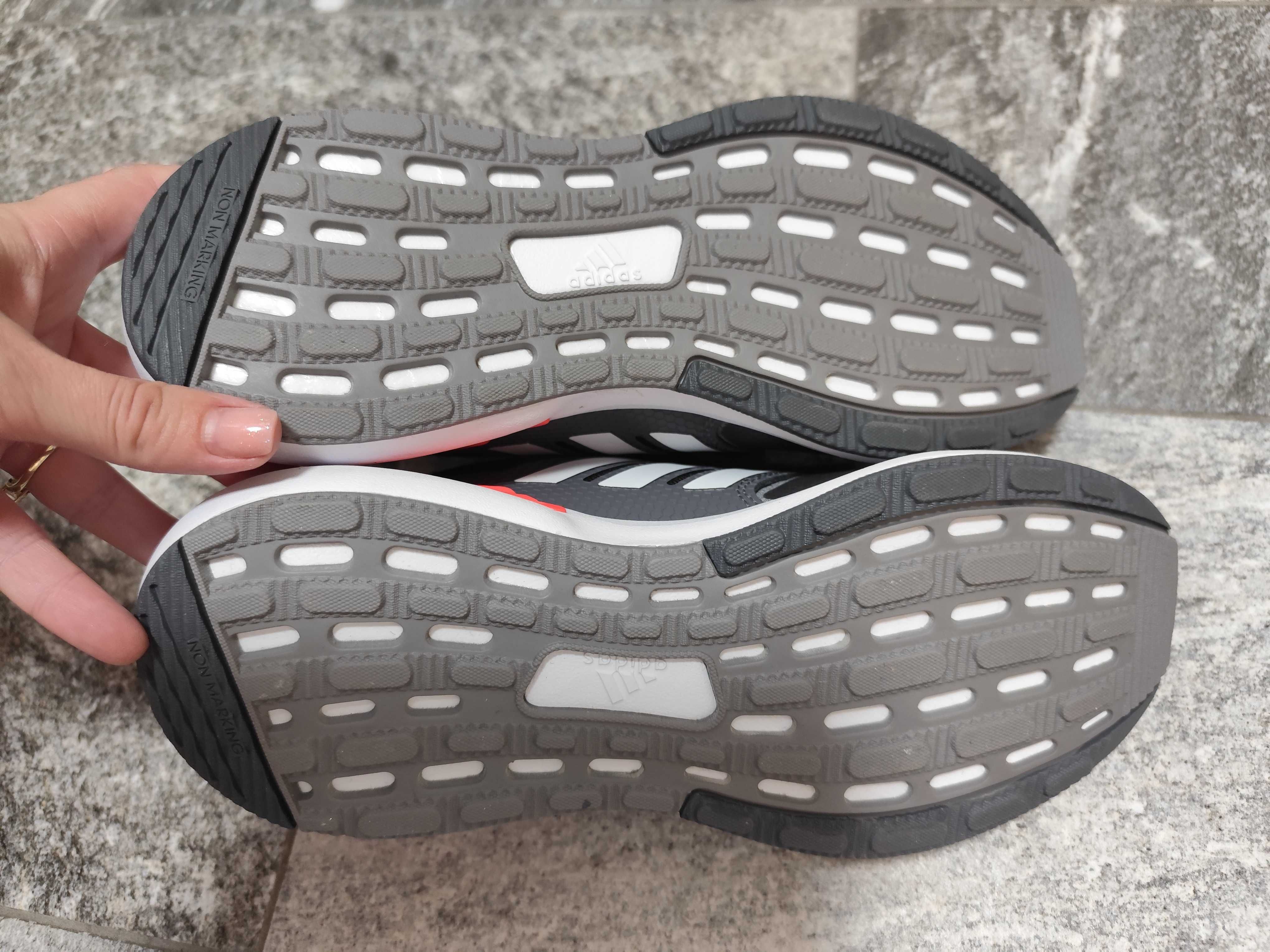 Нови дамски маратонки adidas 36 2/3