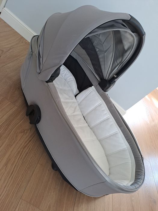 Vând landou Cybex Mios