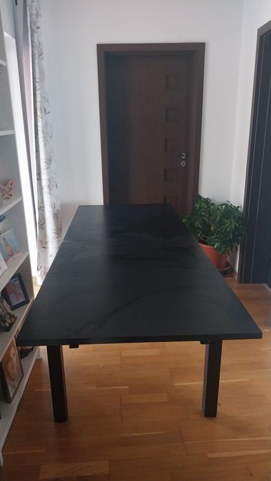Masa extensibila de 12 persoane cu 5 scaune IKEA