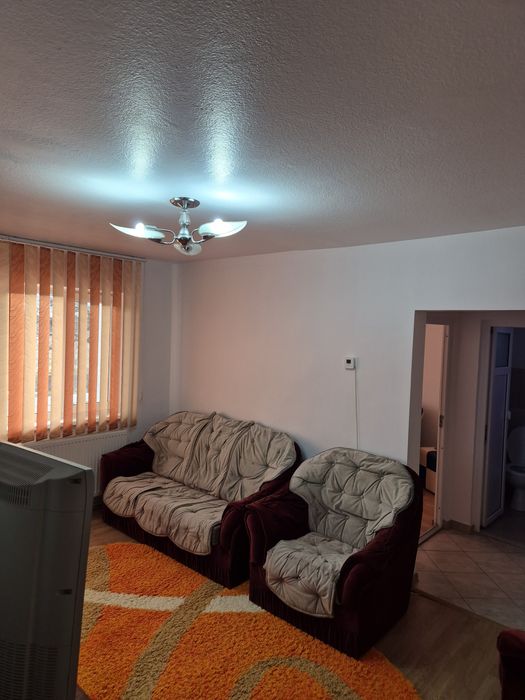 De închiriat apartament 2 camere Comanesti  Etaj 1!