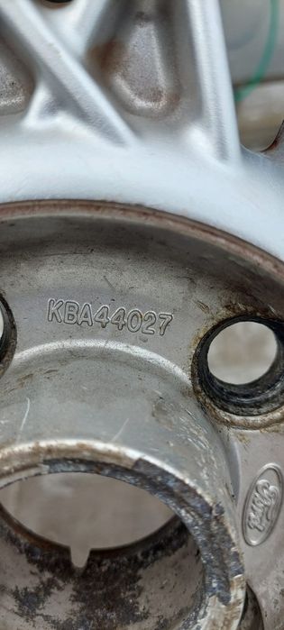 vand jante ford 4 gauri